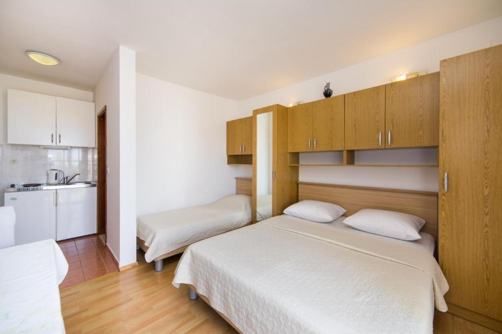 Apartments Slavena Gradac  Bagian luar foto