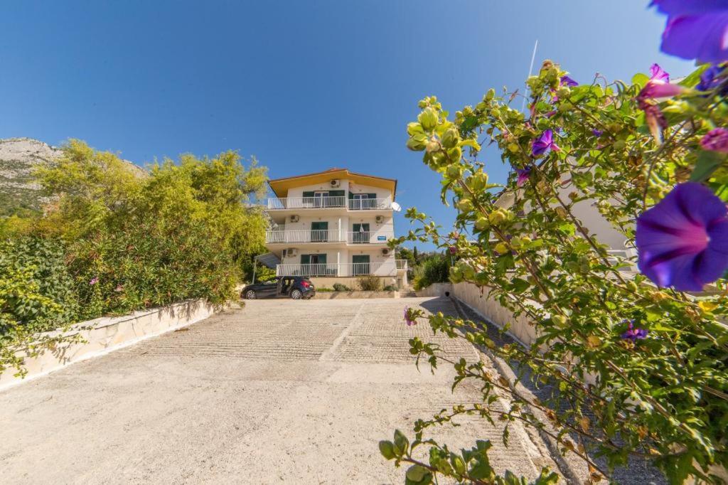 Apartments Slavena Gradac  Bagian luar foto