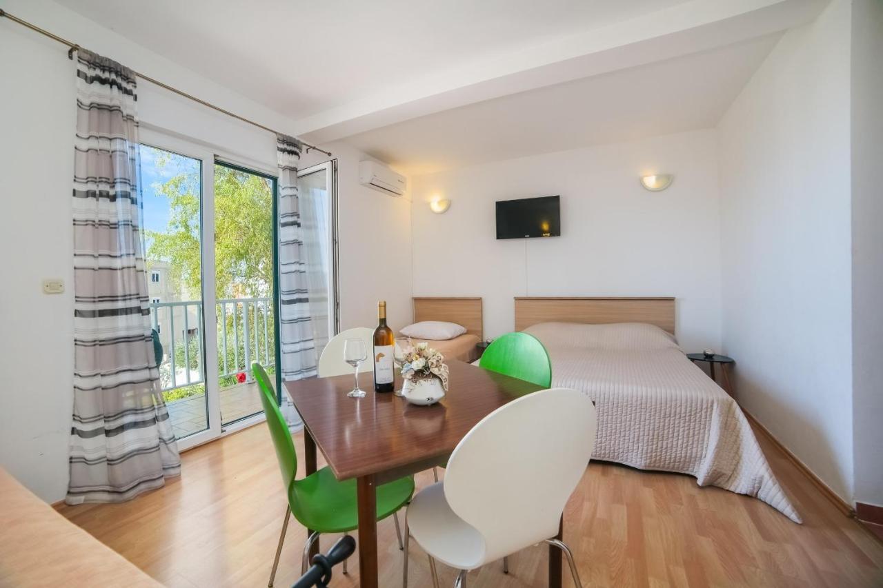 Apartments Slavena Gradac  Bagian luar foto
