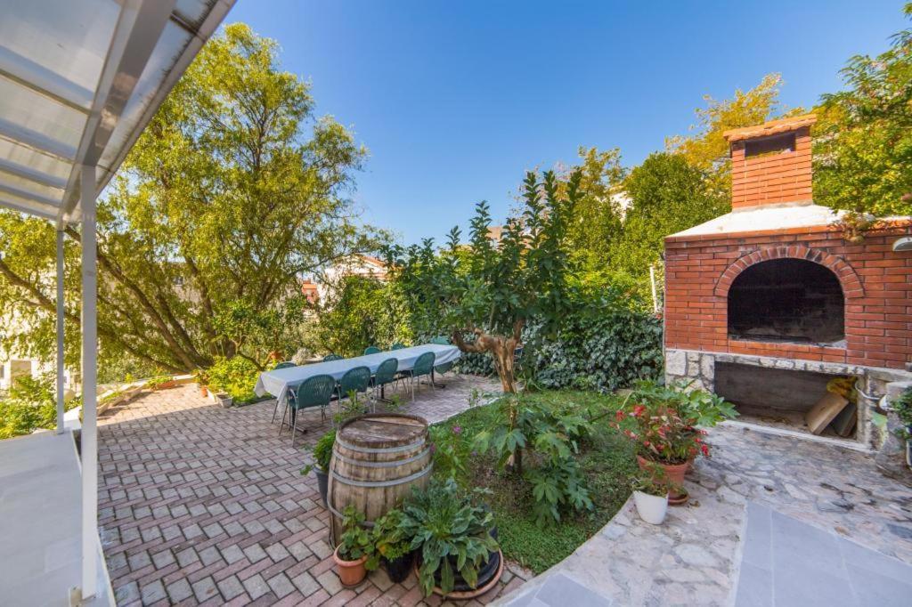 Apartments Slavena Gradac  Bagian luar foto