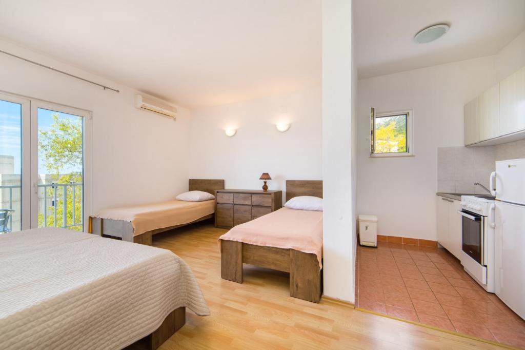 Apartments Slavena Gradac  Bagian luar foto