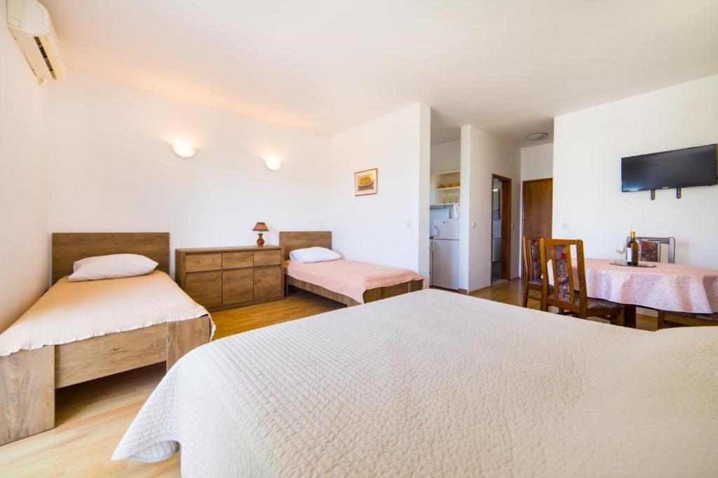 Apartments Slavena Gradac  Bagian luar foto