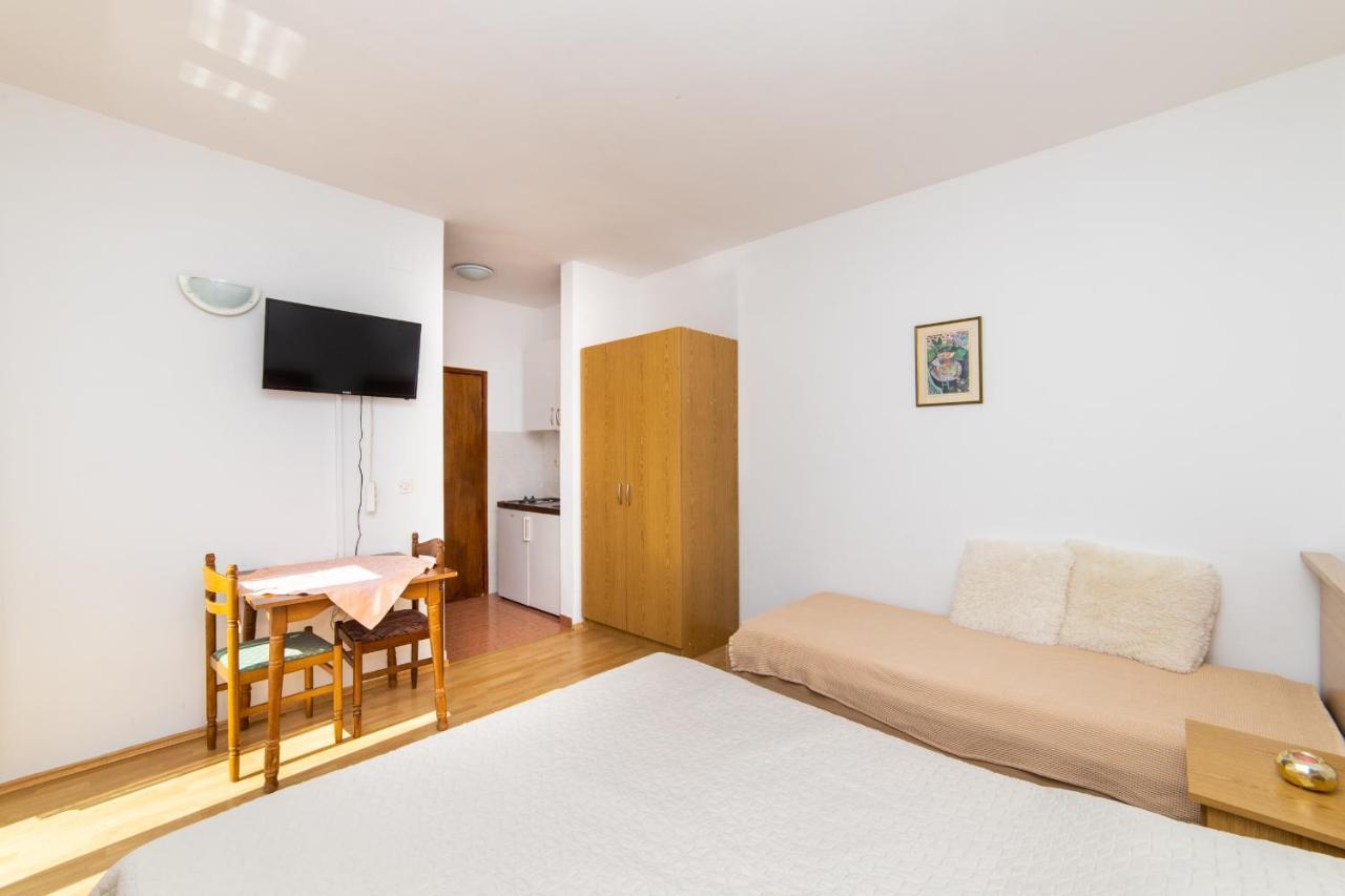Apartments Slavena Gradac  Bagian luar foto