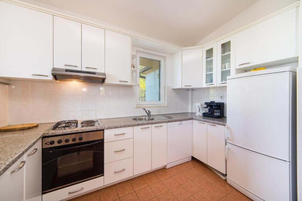 Apartments Slavena Gradac  Bagian luar foto