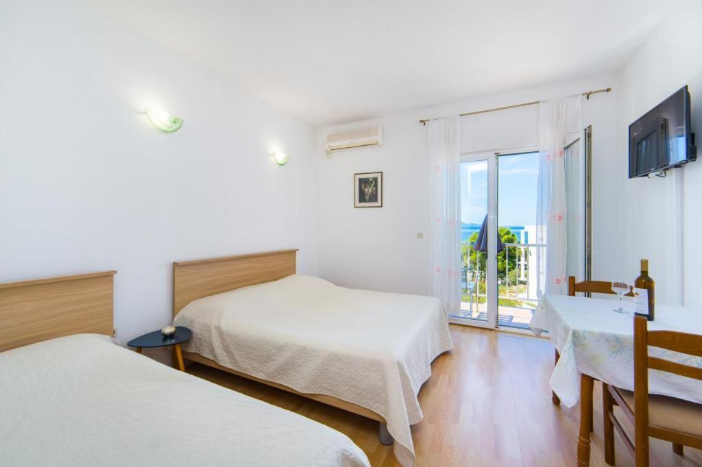 Apartments Slavena Gradac  Bagian luar foto