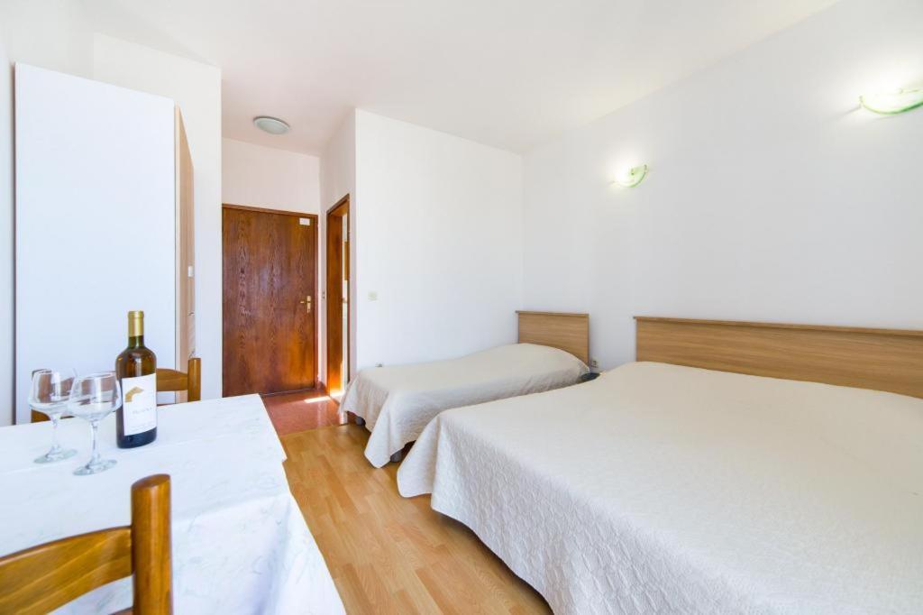Apartments Slavena Gradac  Bagian luar foto